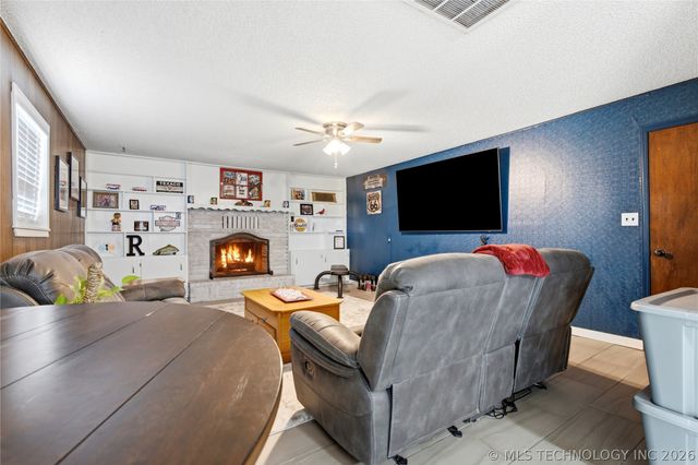 74703 S 320th Road, Wagoner, OK 74467