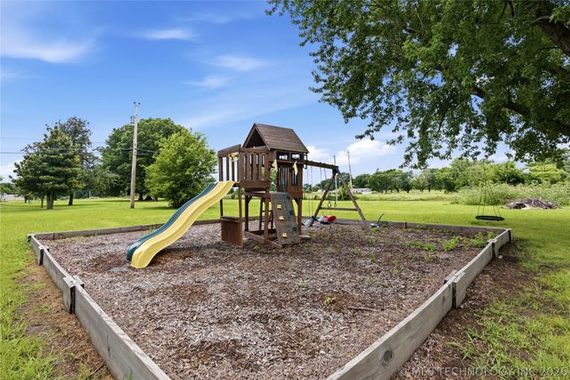 74703 S 320th Road, Wagoner, OK 74467
