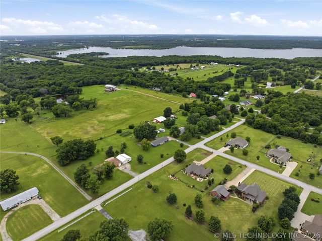 74703 S 320th Road, Wagoner, OK 74467