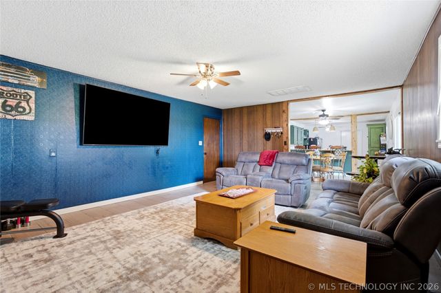 74703 S 320th Road, Wagoner, OK 74467