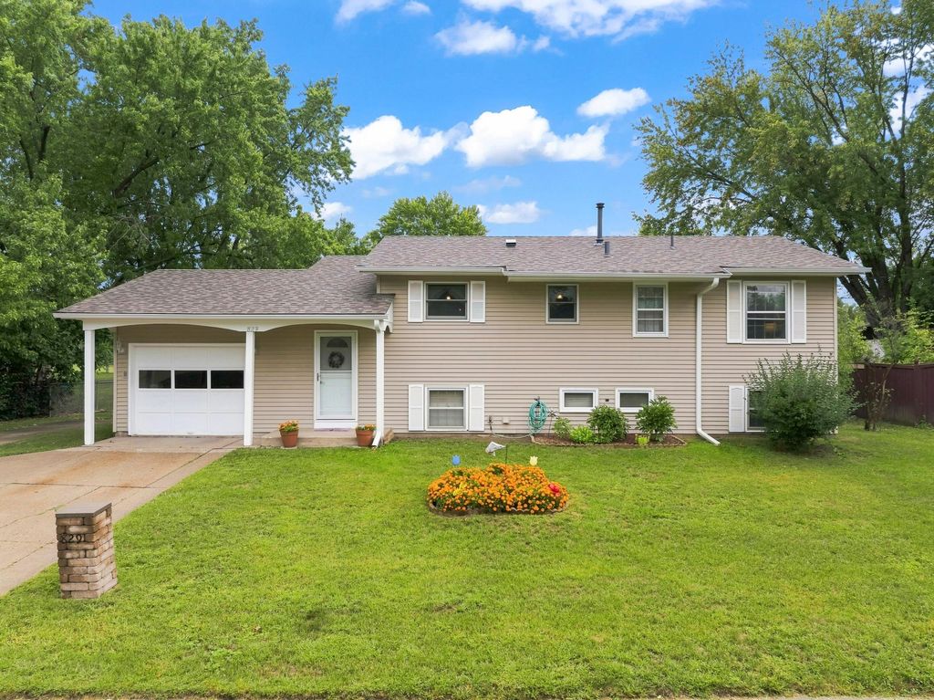 829 Oriole Drive, Apple Valley, MN 55124 — exterior