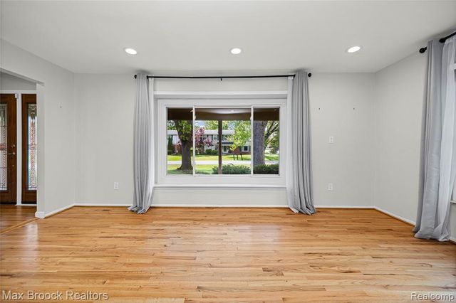 7011 Heather Heath, West Bloomfield, MI 48322