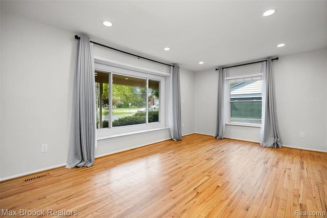7011 Heather Heath, West Bloomfield, MI 48322