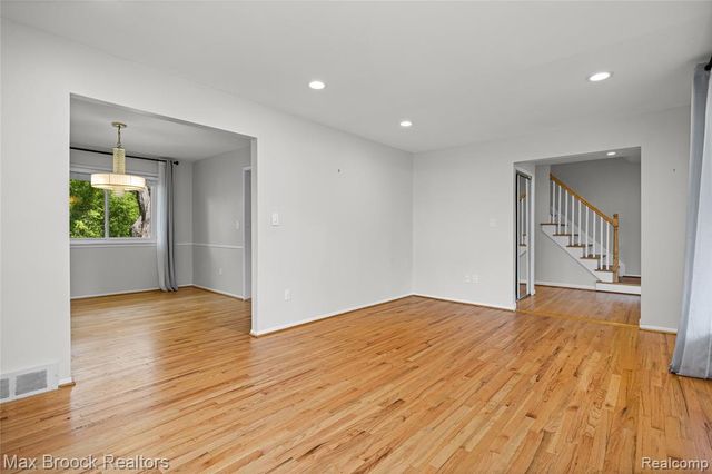 7011 Heather Heath, West Bloomfield, MI 48322