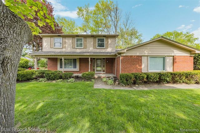 7011 Heather Heath, West Bloomfield, MI 48322