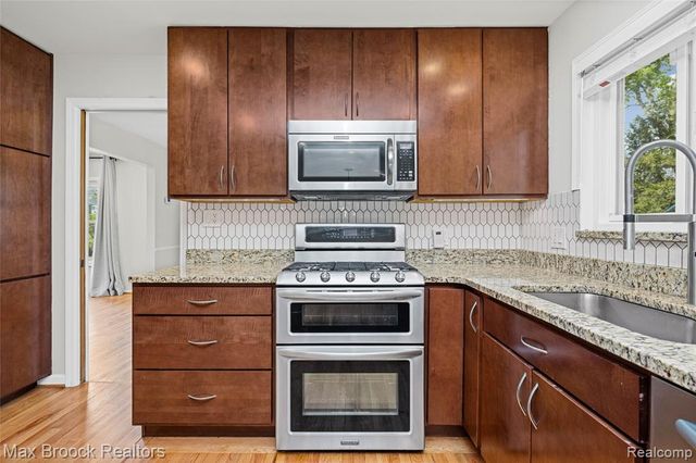 7011 Heather Heath, West Bloomfield, MI 48322