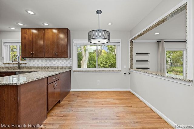 7011 Heather Heath, West Bloomfield, MI 48322