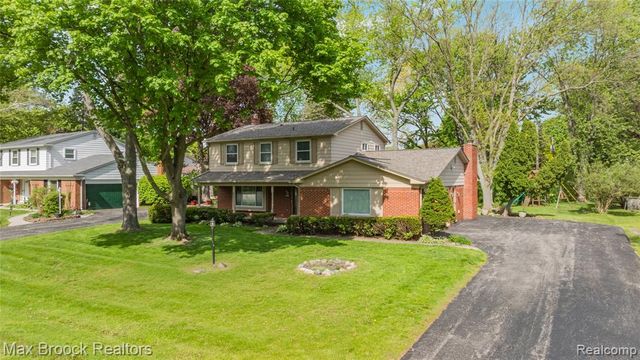 7011 Heather Heath, West Bloomfield, MI 48322