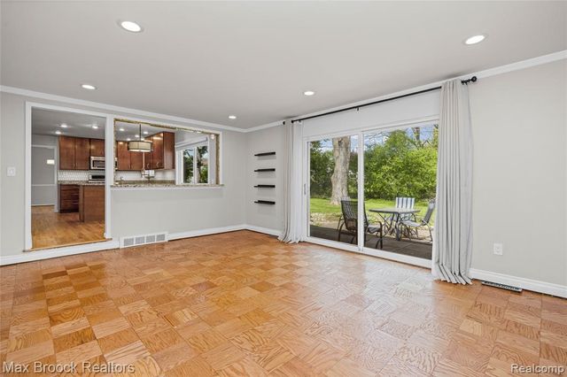 7011 Heather Heath, West Bloomfield, MI 48322