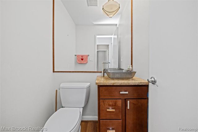 7011 Heather Heath, West Bloomfield, MI 48322
