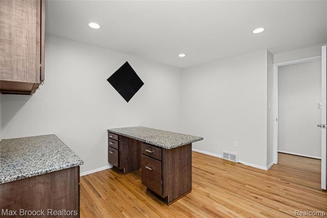 7011 Heather Heath, West Bloomfield, MI 48322