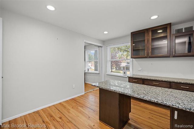 7011 Heather Heath, West Bloomfield, MI 48322