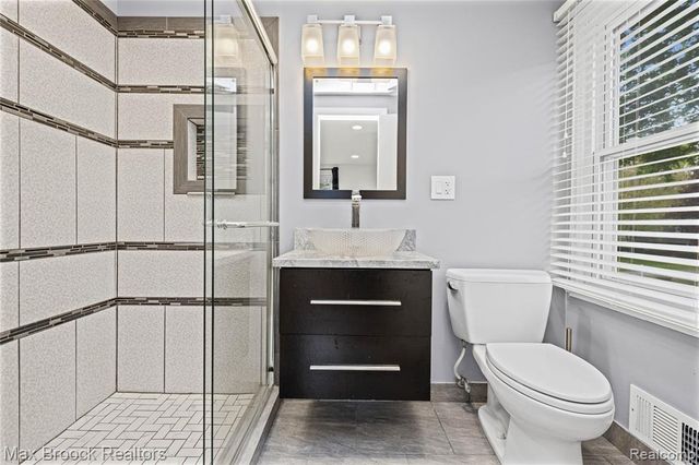 7011 Heather Heath, West Bloomfield, MI 48322