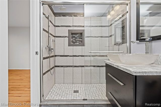 7011 Heather Heath, West Bloomfield, MI 48322