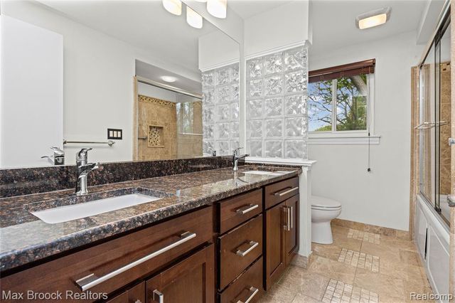 7011 Heather Heath, West Bloomfield, MI 48322