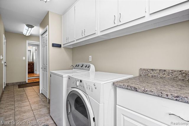 7011 Heather Heath, West Bloomfield, MI 48322