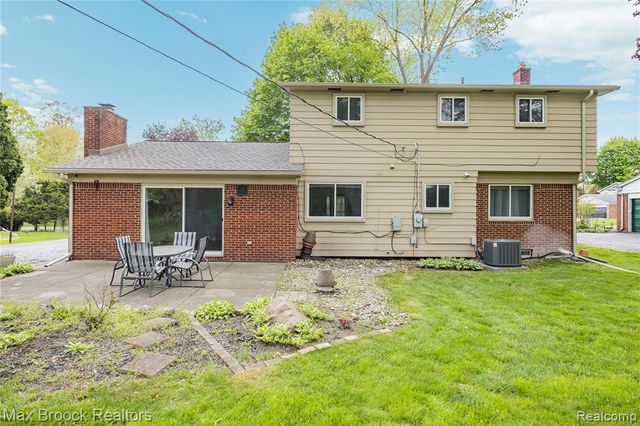 7011 Heather Heath, West Bloomfield, MI 48322