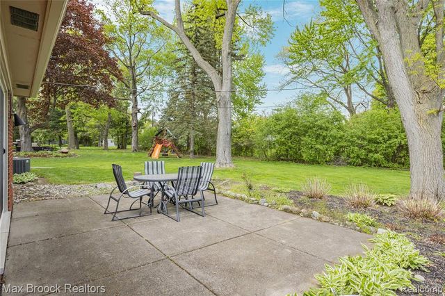 7011 Heather Heath, West Bloomfield, MI 48322