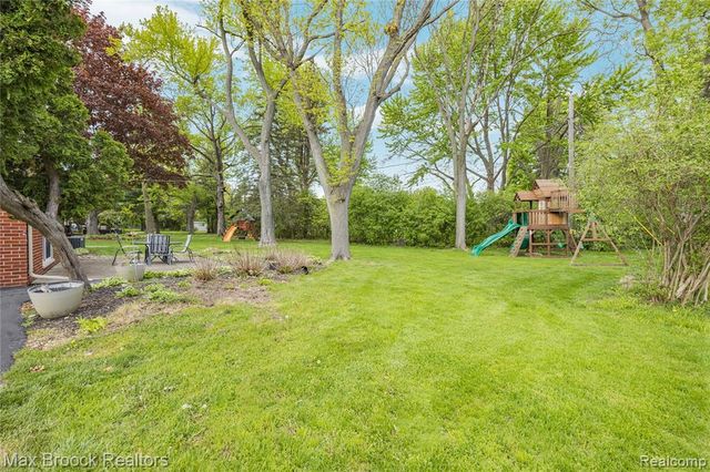 7011 Heather Heath, West Bloomfield, MI 48322