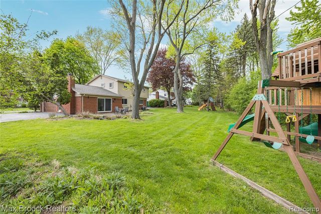 7011 Heather Heath, West Bloomfield, MI 48322