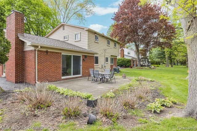 7011 Heather Heath, West Bloomfield, MI 48322