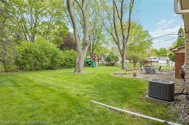 7011 Heather Heath, West Bloomfield, MI 48322
