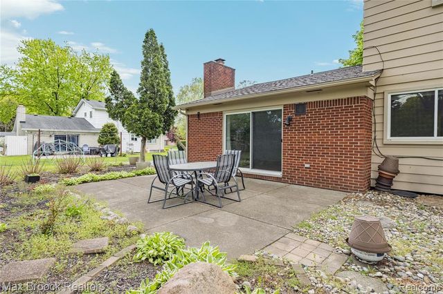 7011 Heather Heath, West Bloomfield, MI 48322