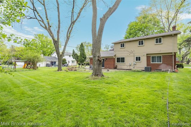 7011 Heather Heath, West Bloomfield, MI 48322