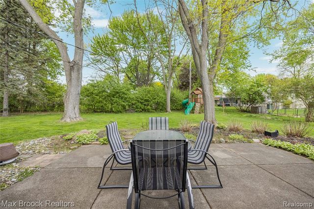7011 Heather Heath, West Bloomfield, MI 48322