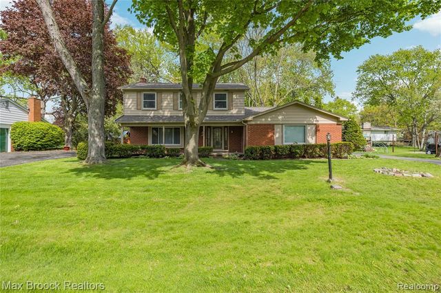 7011 Heather Heath, West Bloomfield, MI 48322
