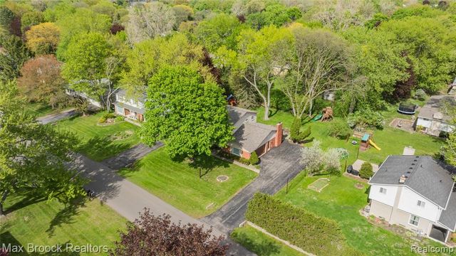 7011 Heather Heath, West Bloomfield, MI 48322