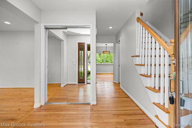 7011 Heather Heath, West Bloomfield, MI 48322