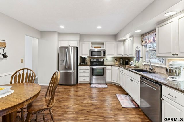 11748 Meredith Avenue, Omaha, NE 68164