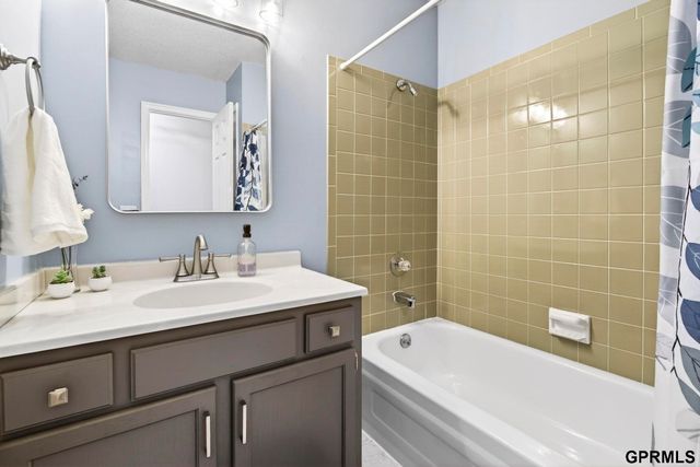 11748 Meredith Avenue, Omaha, NE 68164