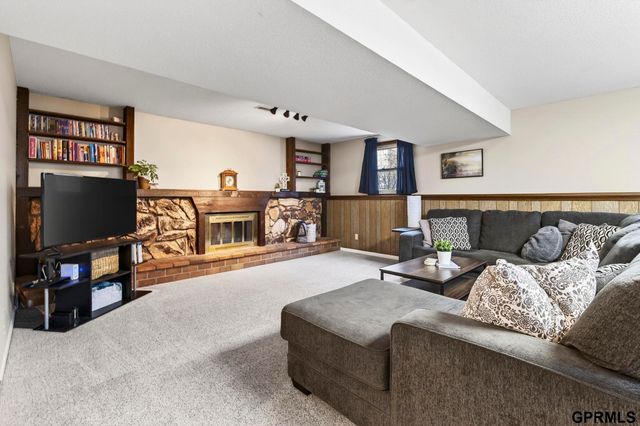 11748 Meredith Avenue, Omaha, NE 68164