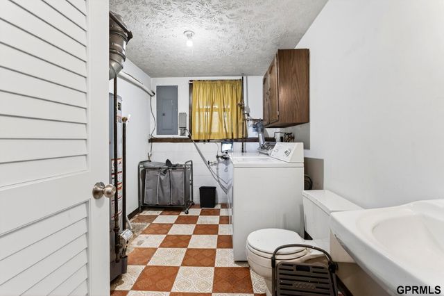 11748 Meredith Avenue, Omaha, NE 68164