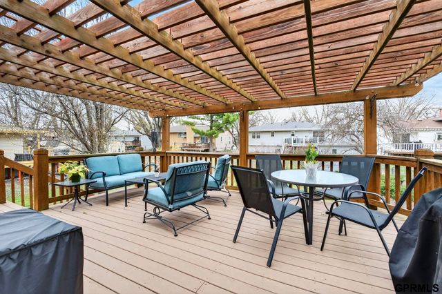 11748 Meredith Avenue, Omaha, NE 68164