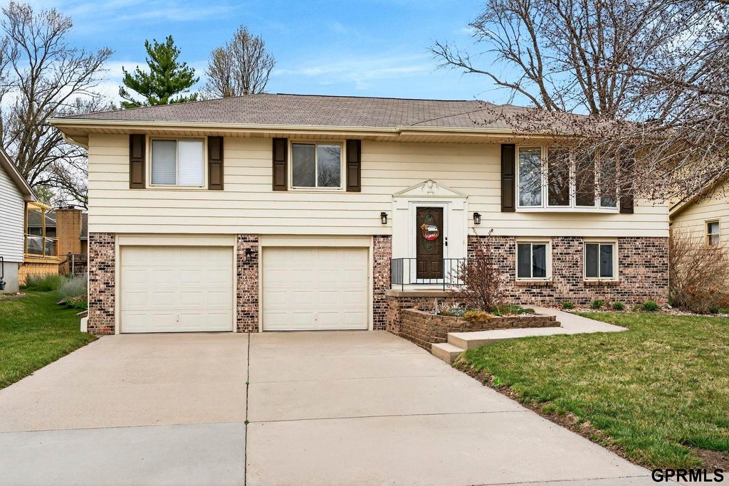 11748 Meredith Avenue, Omaha, NE 68164