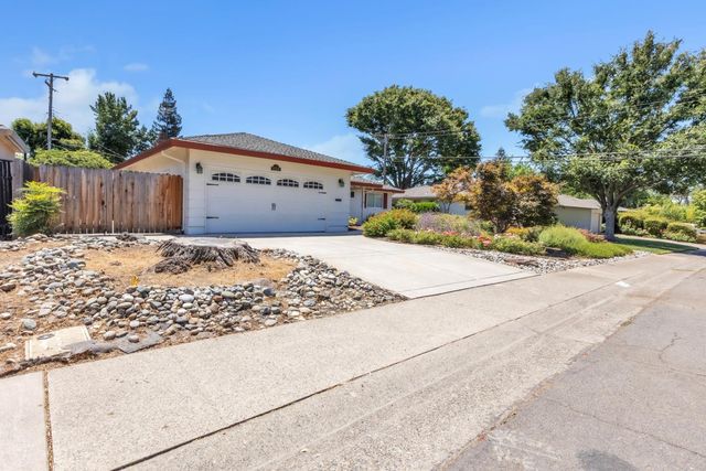 6224 Saint James Dr, Carmichael, CA 95608