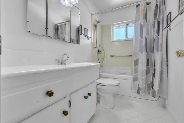 6224 Saint James Dr, Carmichael, CA 95608