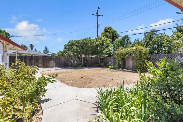 6224 Saint James Dr, Carmichael, CA 95608