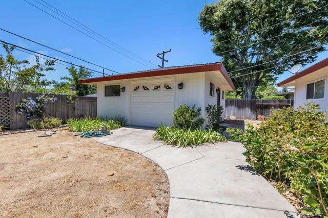 6224 Saint James Dr, Carmichael, CA 95608