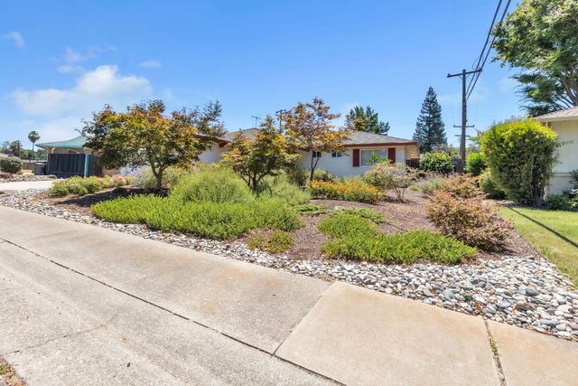 6224 Saint James Dr, Carmichael, CA 95608