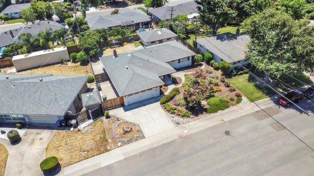 6224 Saint James Dr, Carmichael, CA 95608