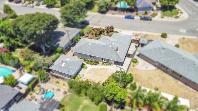 6224 Saint James Dr, Carmichael, CA 95608