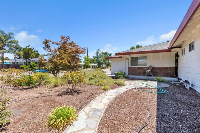 6224 Saint James Dr, Carmichael, CA 95608
