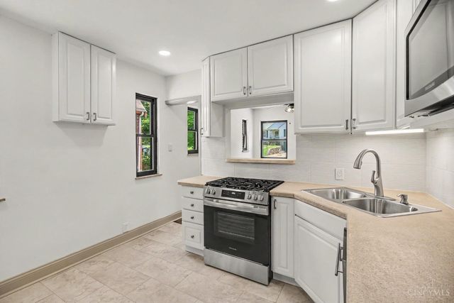 3205 Stanhope, Cincinnati, OH 45211