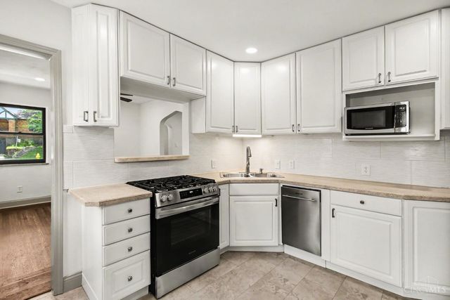 3205 Stanhope, Cincinnati, OH 45211