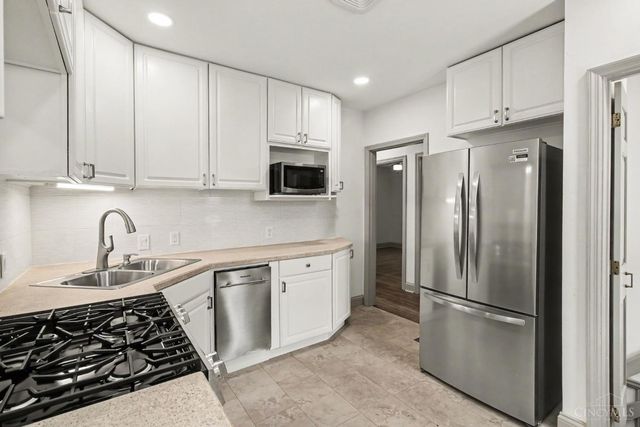 3205 Stanhope, Cincinnati, OH 45211