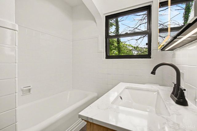 3205 Stanhope, Cincinnati, OH 45211